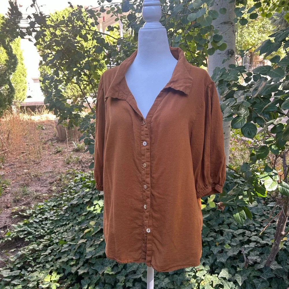 Heroes & Dreamers Rust Button-Front Blouse – Puff Sleeve Linen Blend Top (M) - Picture 3 of 5